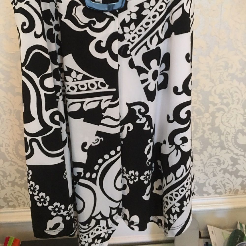 Midi Skirt Cache!  - Picture 4 of 8